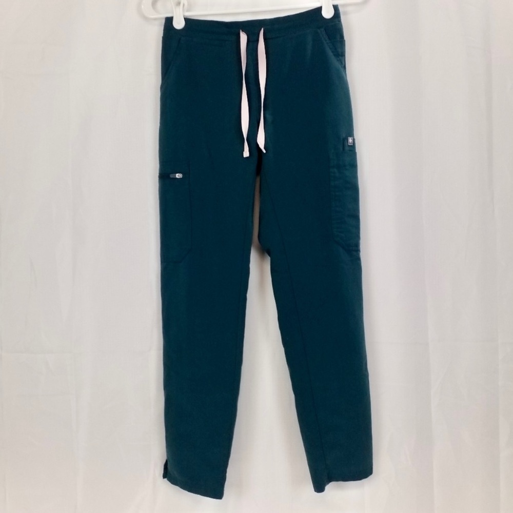 FIGS Axiom cargo pants, size XXSP